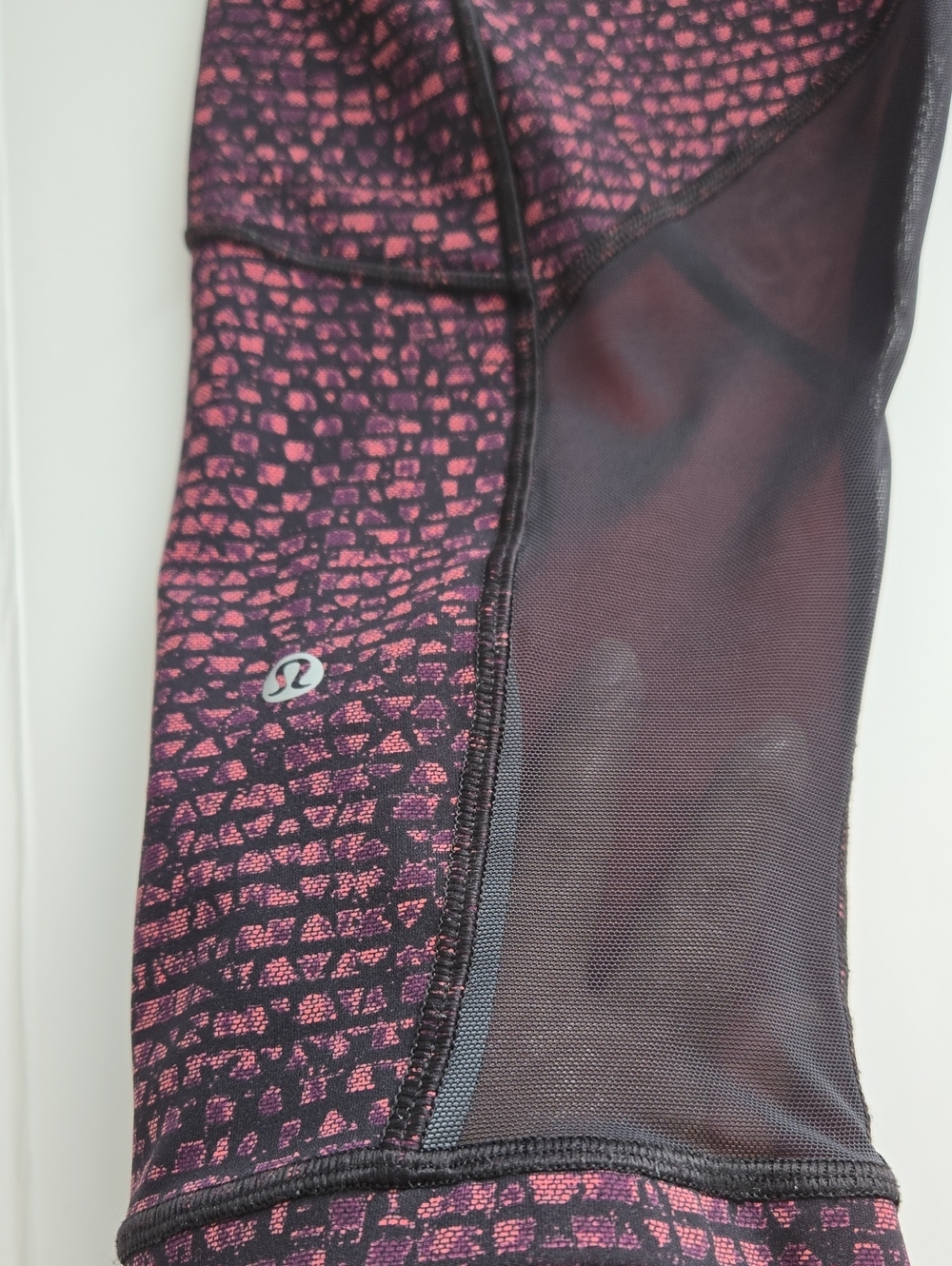 Lululemon Cropped Athletic Leggings Purple Pattern Coral Lining Size Tag Removed - Picture 10 of 16